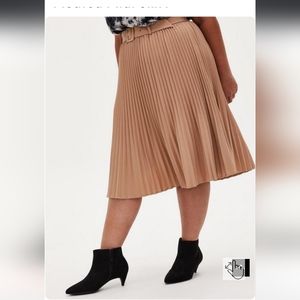Torrid | 3x Pleated Midi Skirt